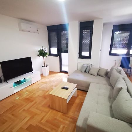 Riviera Apartments Ni Esterno foto