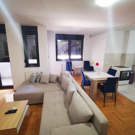 Riviera Apartments Ni Esterno foto