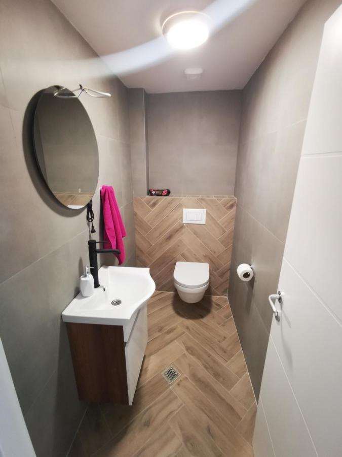 Riviera Apartments Ni Esterno foto
