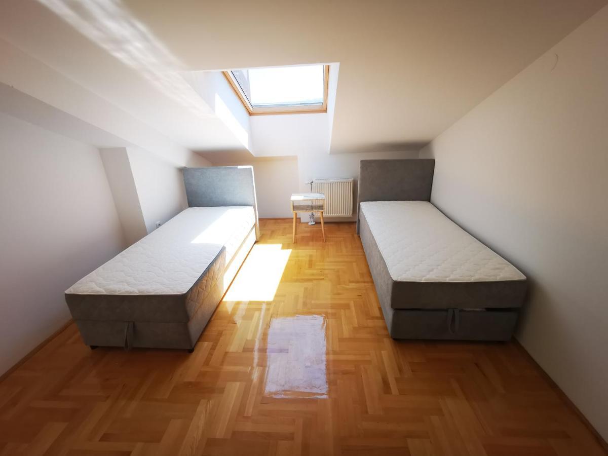 Riviera Apartments Ni Esterno foto