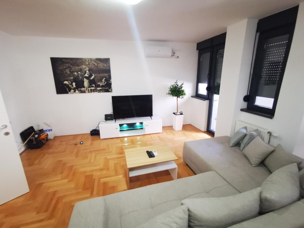 Riviera Apartments Ni Esterno foto