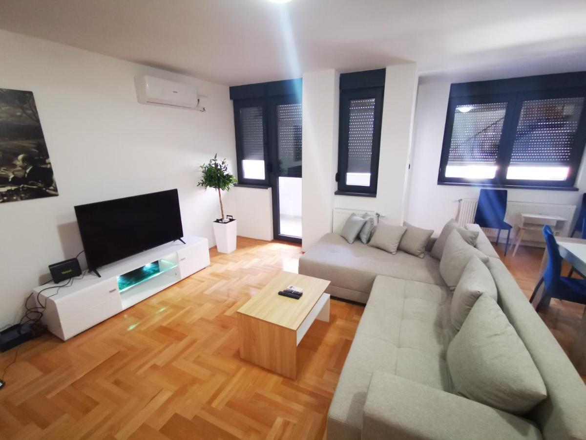 Riviera Apartments Ni Esterno foto