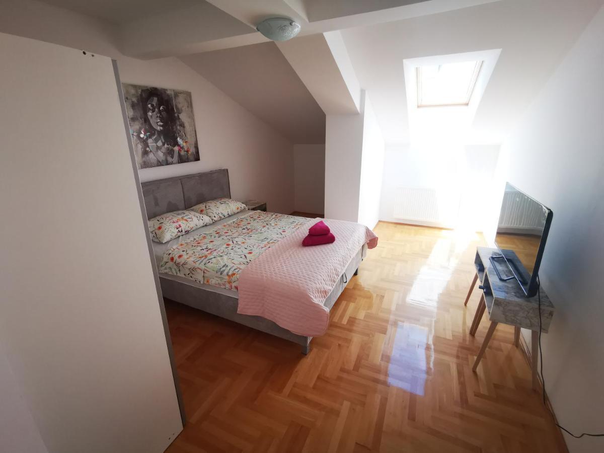 Riviera Apartments Ni Esterno foto