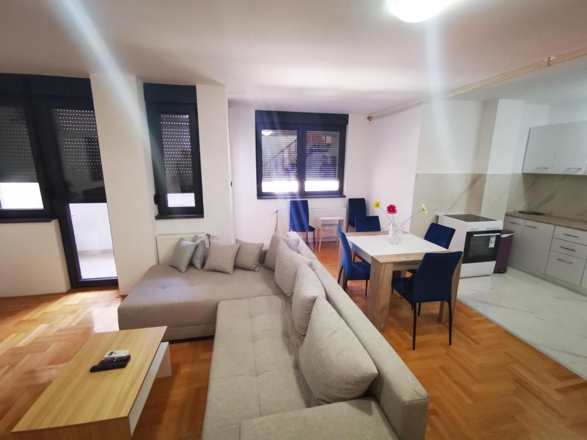 Riviera Apartments Ni Esterno foto