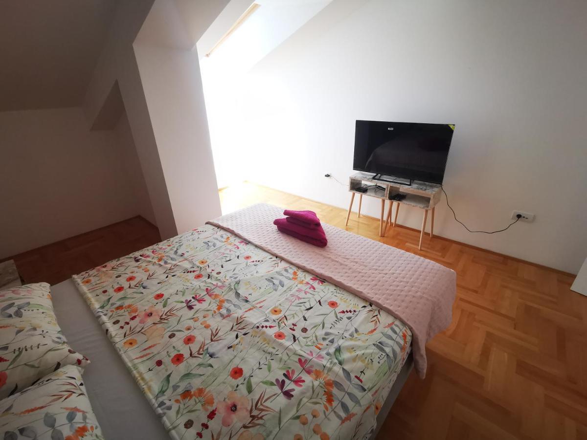 Riviera Apartments Ni Esterno foto